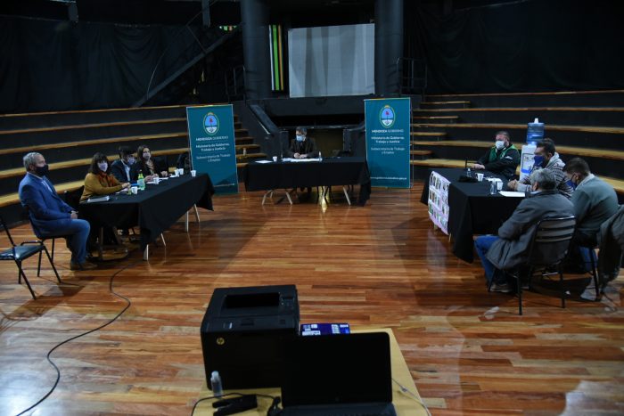 Gobierno ofreció un aumento en promedio de 35% para los sueldos medios de empleados públicos