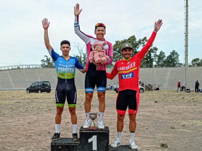 Naranjo dominó la triple fórmula en el Velódromo Provincial