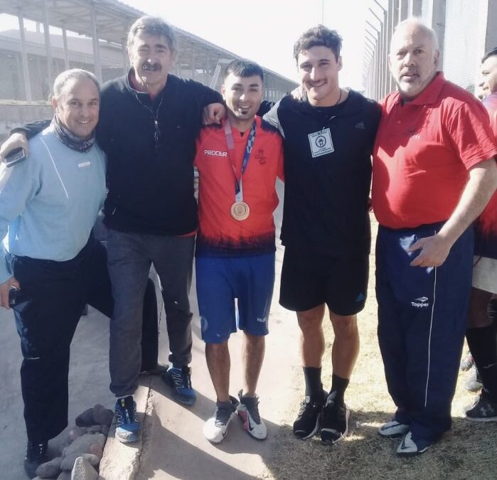 Rodrigo Isgró, el medallista olímpico asistió al complejo carcelario Almafuerte para promover las prácticas deportivas