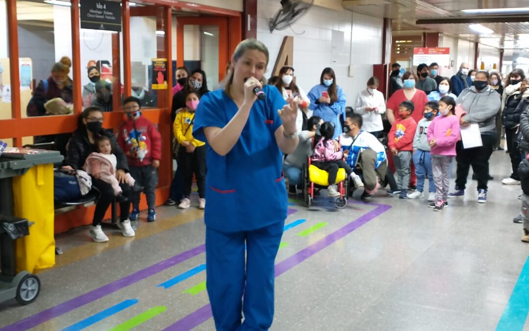 Niños y niñas del Hospital Notti fueron sorprendidos por artistas en vivo