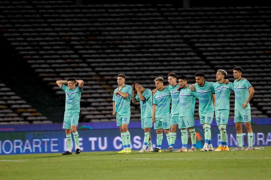 Godoy Cruz eliminó a Racing en un encuentro vibrante