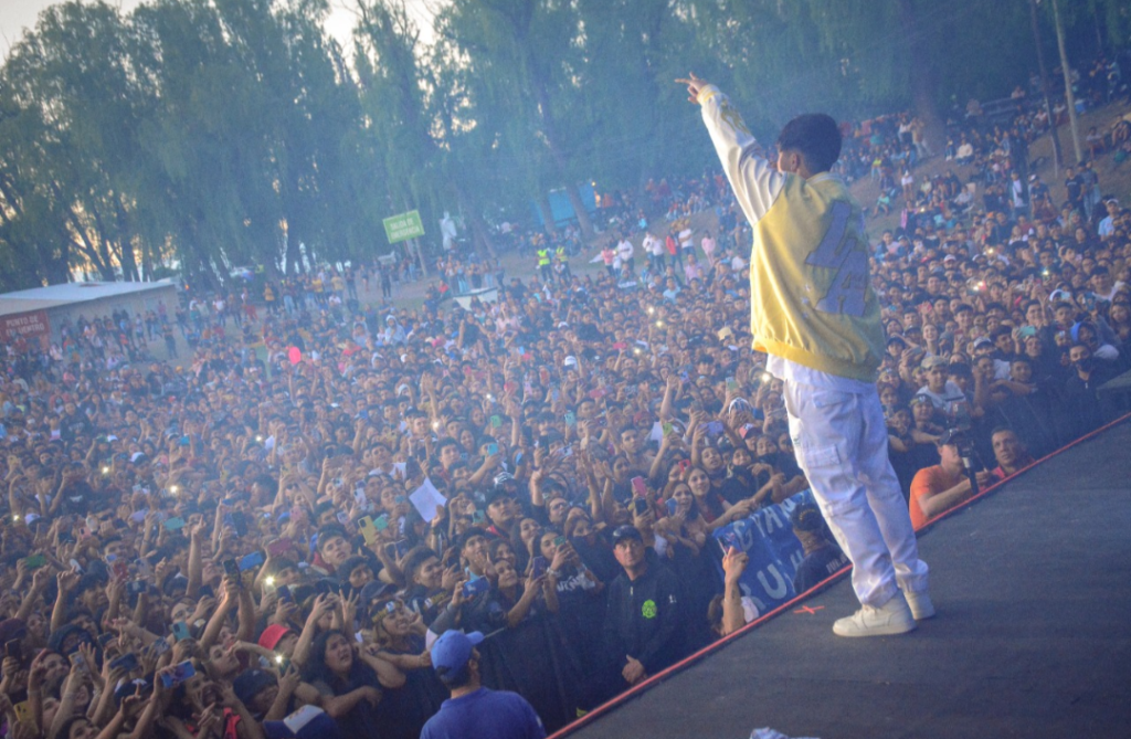 Rusherking hizo vibrar al Anfiteatro Municipal de Tunuyán con su talento