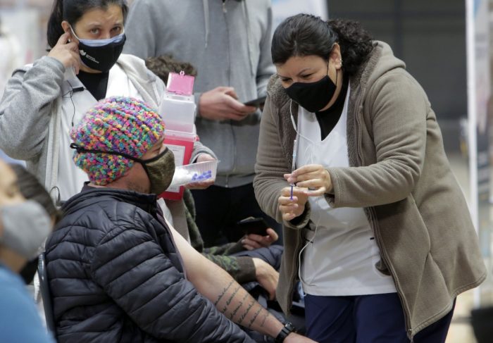 Mendoza: se dará una dosis adicional a algunos grupos que completaron su esquema de vacunación