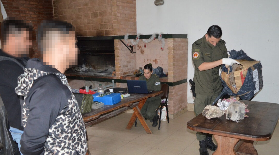 La detuvieron cuando se presentó a retirar encomiendas con marihuana