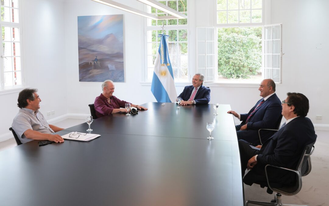 El presidente anunció un bono de 20.000 pesos para trabajadores estatales