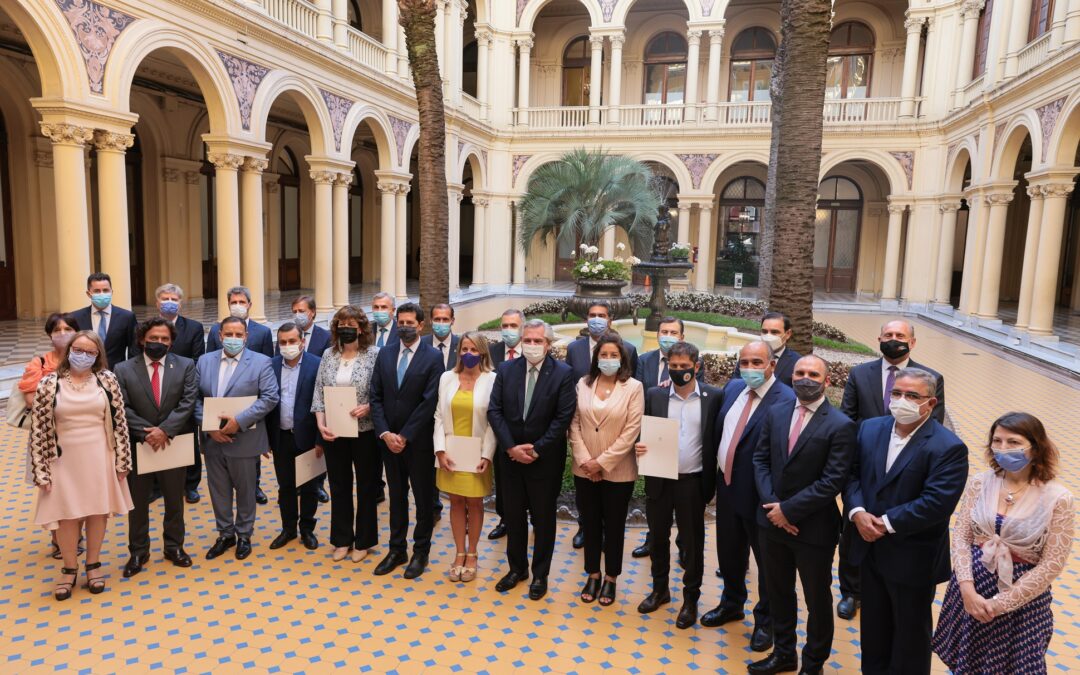 El presidente y los gobernadores firmaron un nuevo Consenso Fiscal para 2022