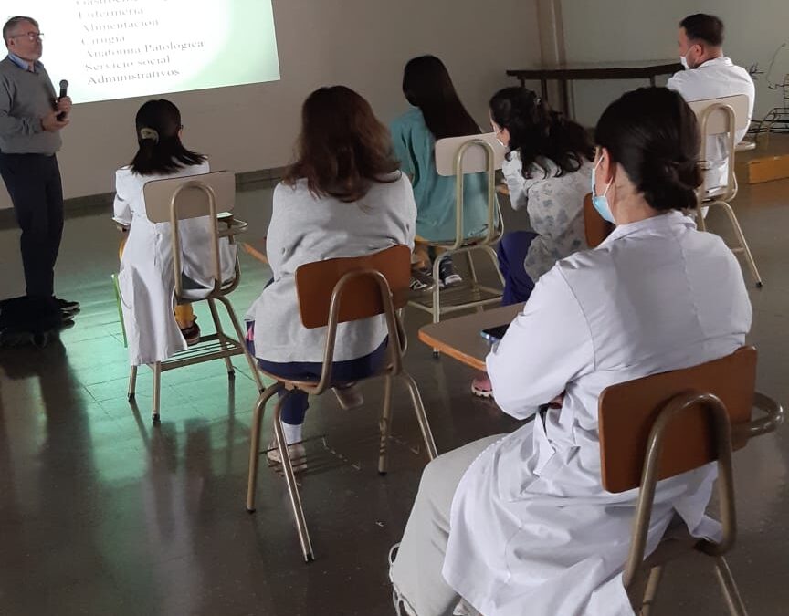 Médicos del Garrahan capacitan a profesionales del Notti para tratar la enfermedad de Hirschsprung
