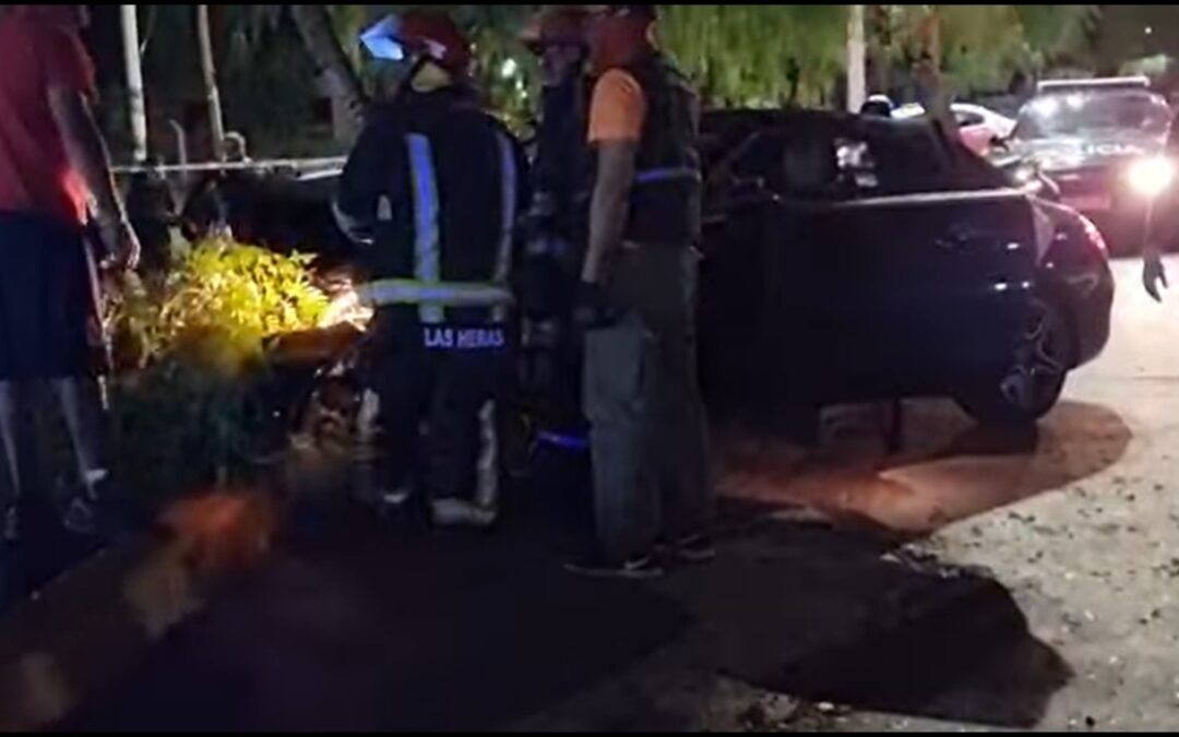Perdió el control del auto y mató a dos personas en la rotonda del Challao