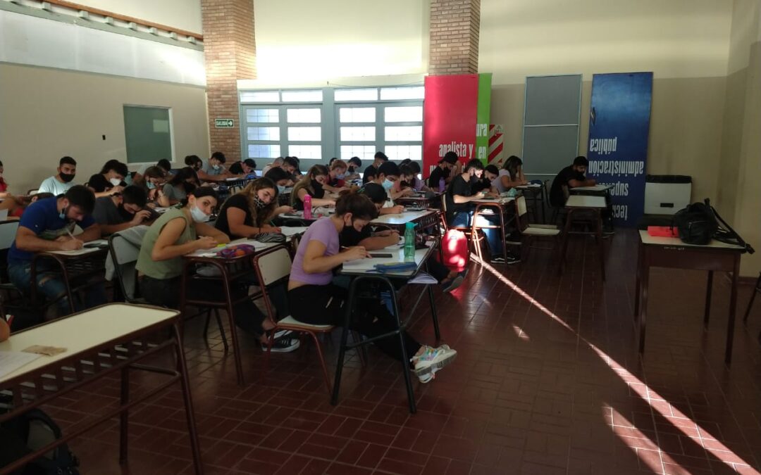 Con 10% más de matrícula, el Nivel Superior vuelve al 100% de presencialidad