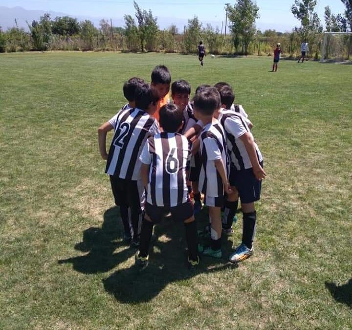 Oportunidad laboral: buscan árbitros para dirigir partidos de fútbol infantil