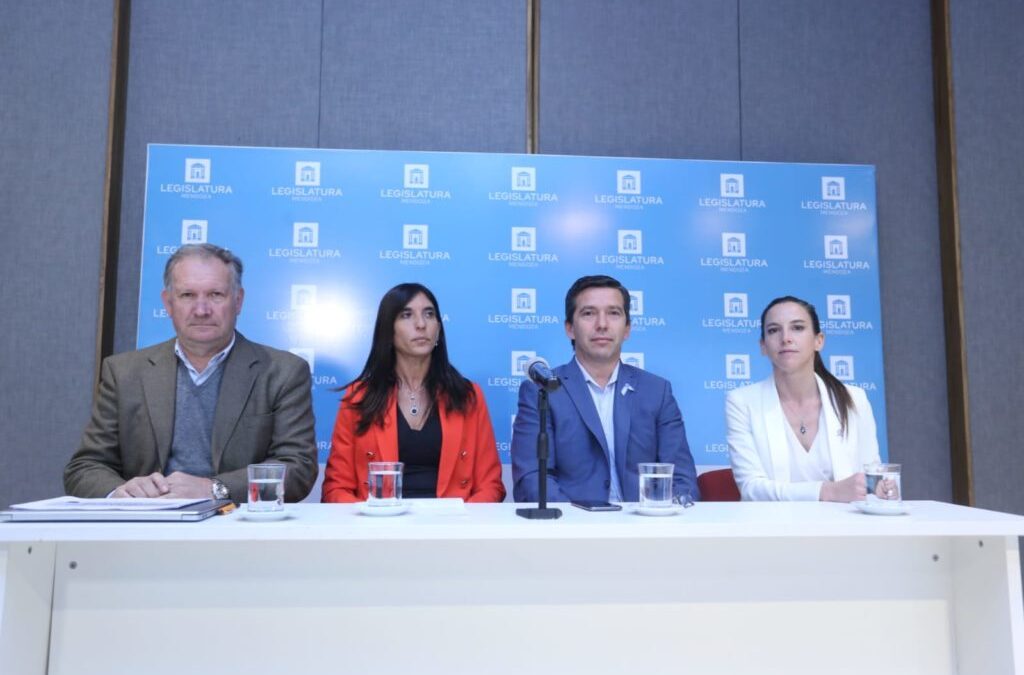 Especialistas debatieron sobre políticas hídricas en la Legislatura
