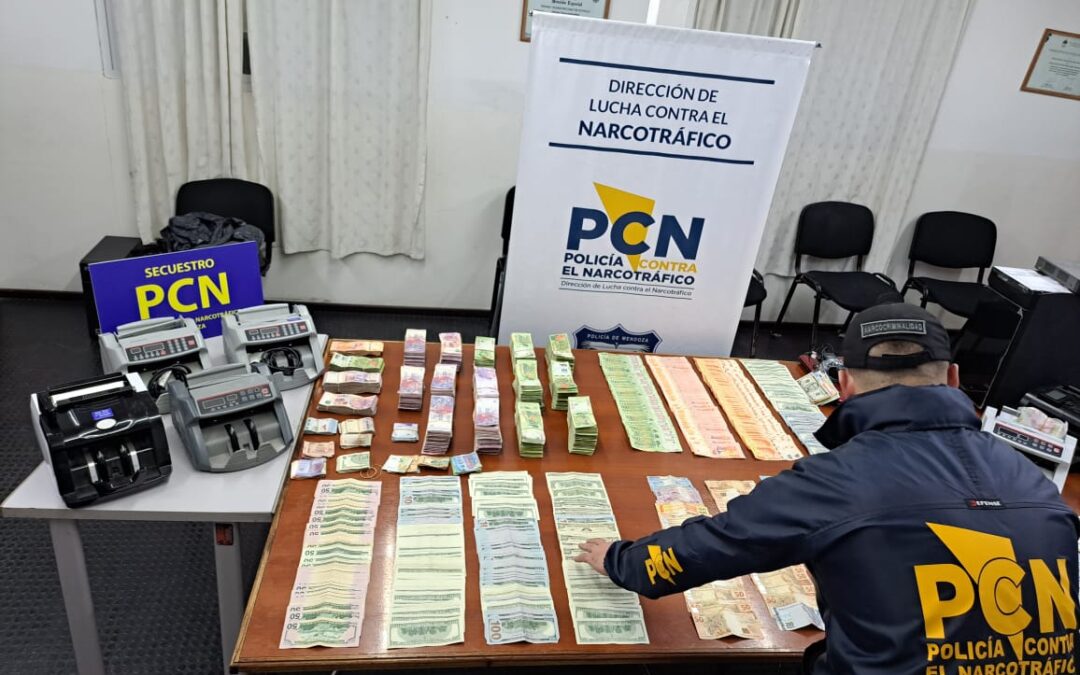 Mendoza: allanan joyerías utilizadas como cuevas cambiarias