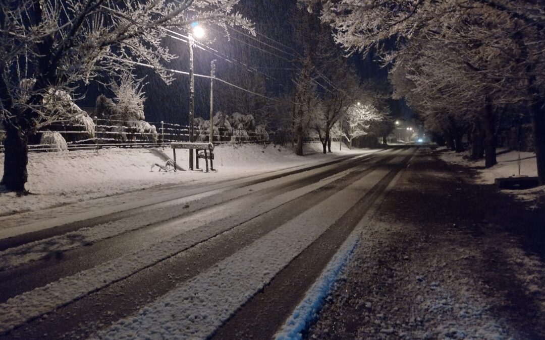 Viernes con nevadas en el llano y la cordillera