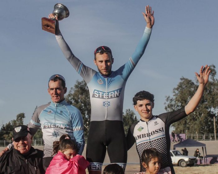 Franco Vecchi comenzó brillando en la temporada de pista 2022