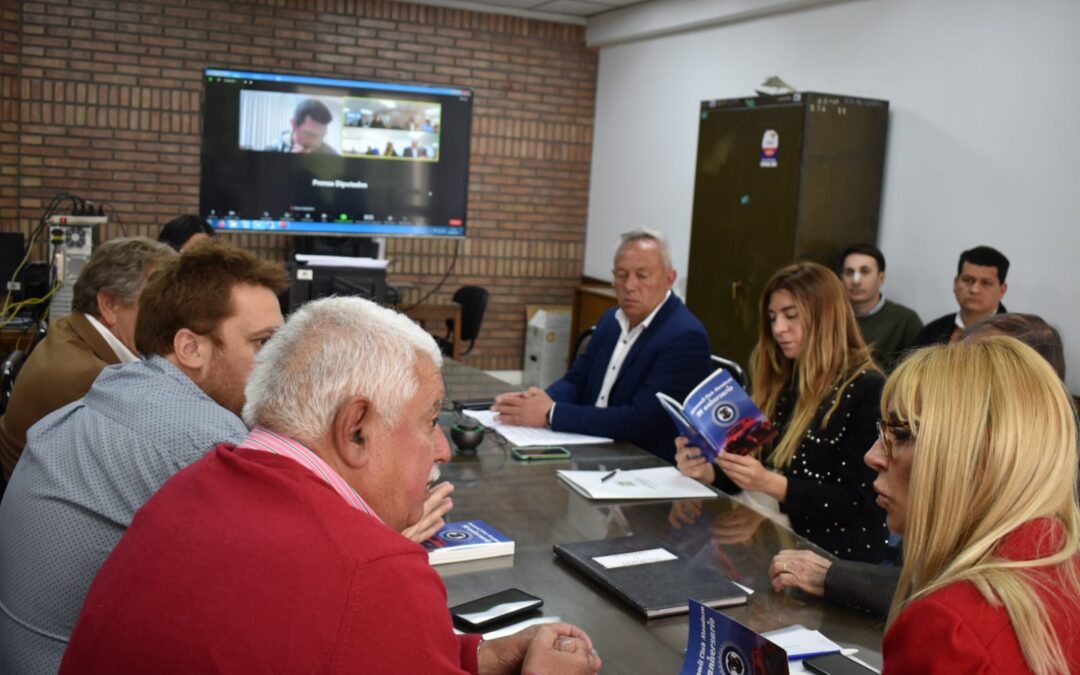 Buscan declarar de interés el Libro “Automóvil Club Mendoza: 90 años de camino”