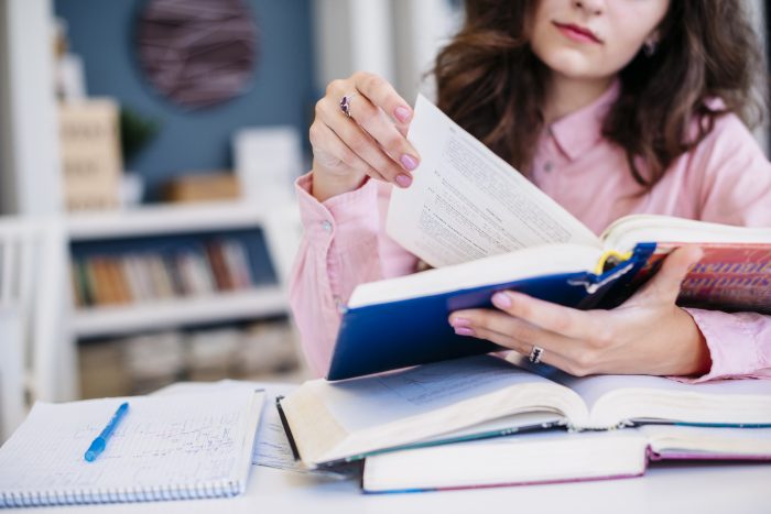 Docentes y celadores cobrarán este viernes un adicional por ayuda escolar