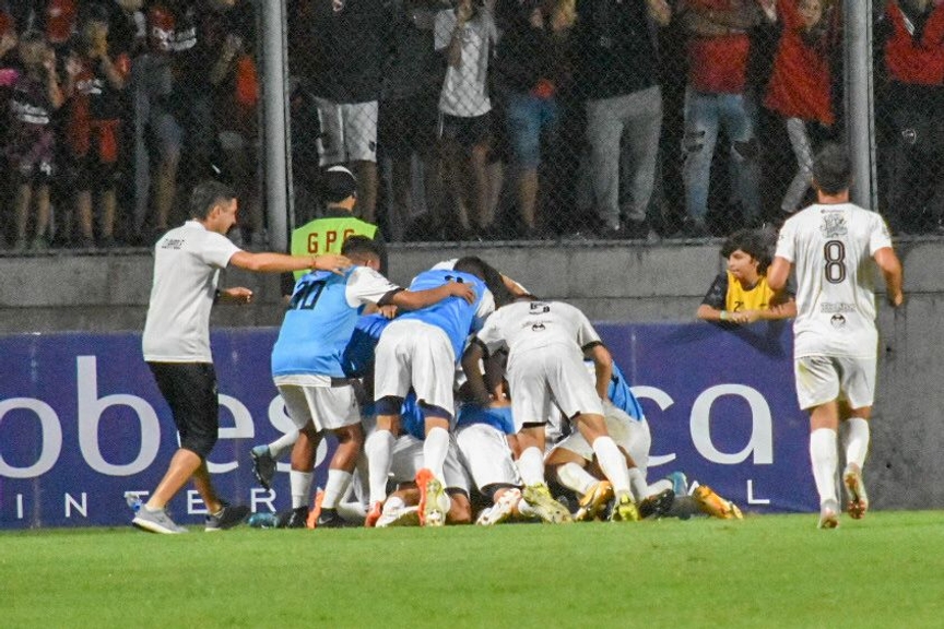 Claypole se metió en la historia grande de la Copa Argentina tras vencer a Newell’s