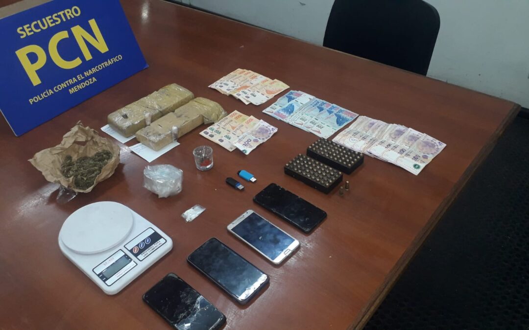 Tres mujeres y un hombre quedaron detenidos tras un allanamiento