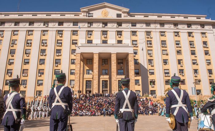 El Gobernador encabezó el Cambio de Guardia de la Bandera del Ejército de los Andes