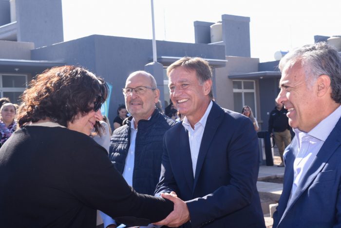 Suarez entregó viviendas en el barrio Viñas de San Alberto II
