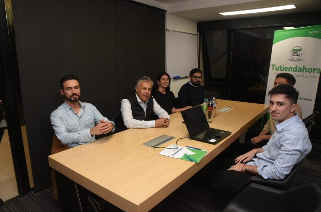 Cornejo visitó el emprendimiento Tu Tienda Ahora Argentina, una plataforma para que crezcan pymes y emprendedores