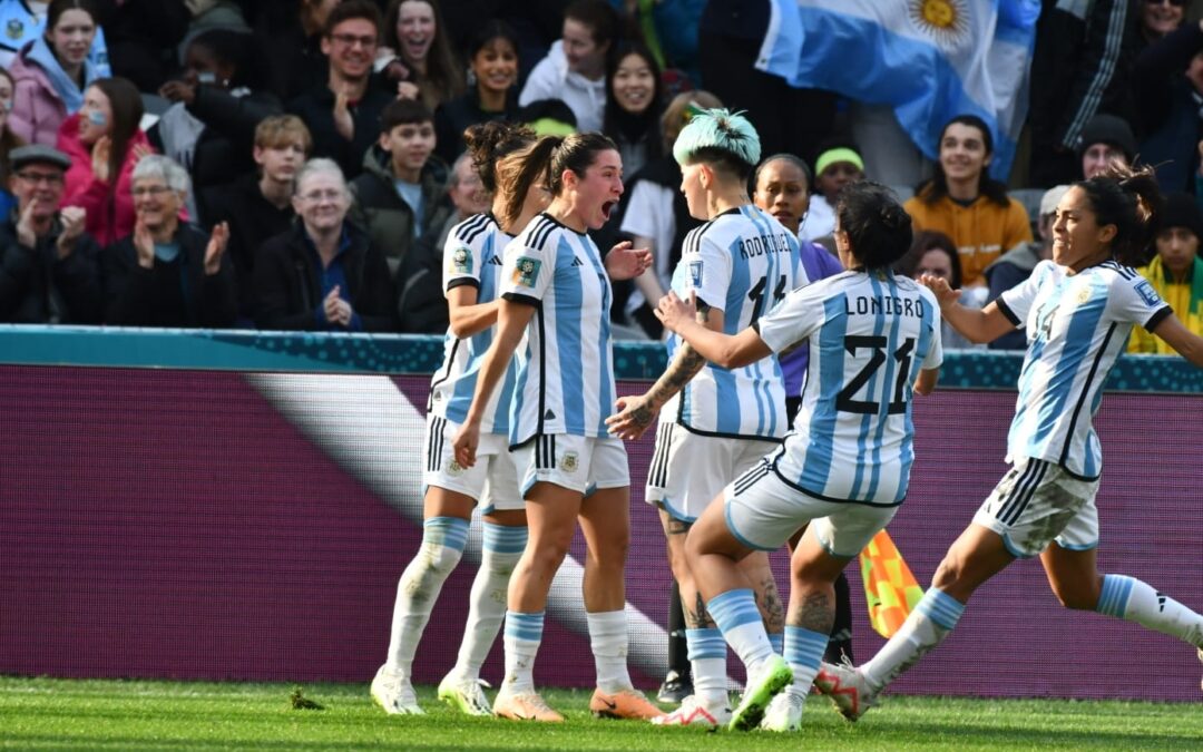 Argentina logró una gran remontada e igualó 2-2 ante Sudáfrica