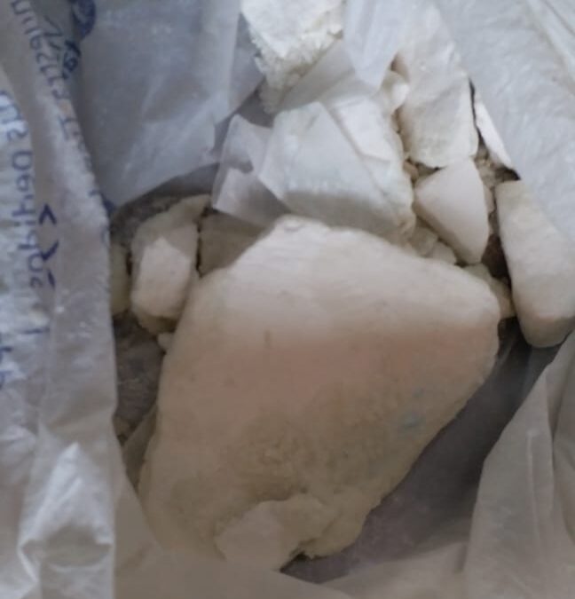 Detienen a jóvenes de 13 años con ladrillos de cocaína
