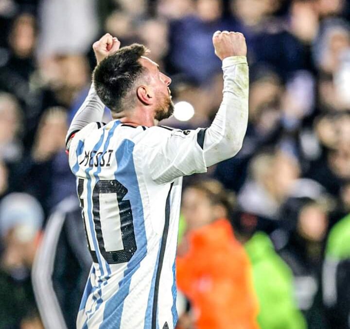 Argentina juega ante Uruguay en la Bombonera