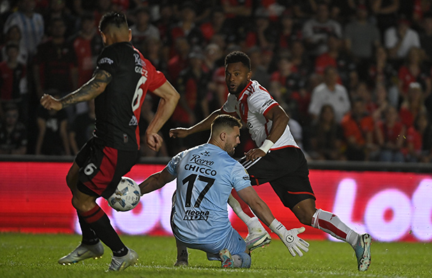 Colón y River igualaron dos a dos en Santa Fe