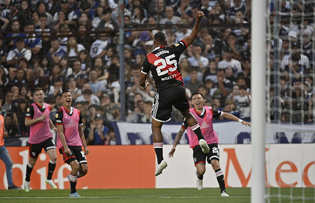 River lo dio vuelta en La Plata y venció a Gimnasia