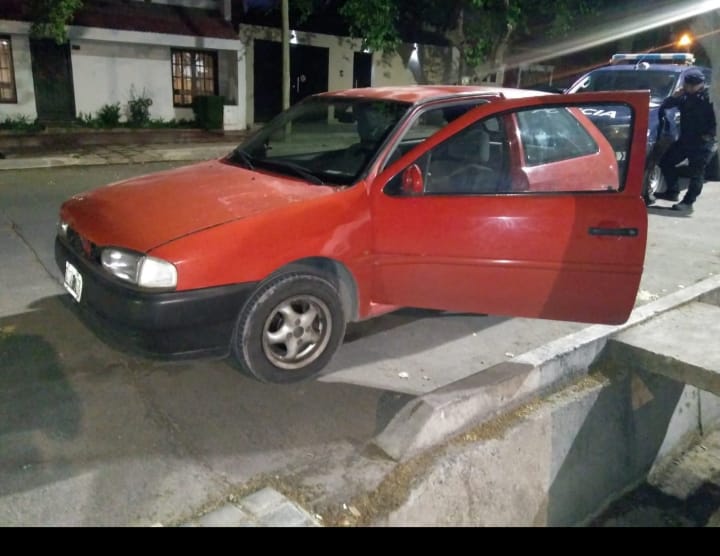 Detienen dos ladrones que robaron un comercio a mano armada