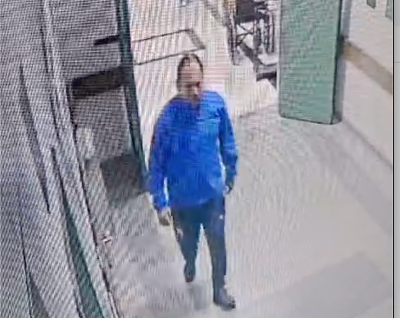 Bochornoso: un preso condenado por narcotráfico escapó caminando por la puerta del hospital Central