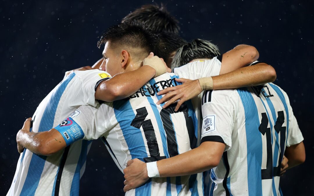 Argentina goleó a Venezuela y está en cuartos de final