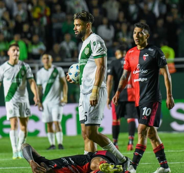 Colón perdió ante Banfield y quedó complicado con el descenso