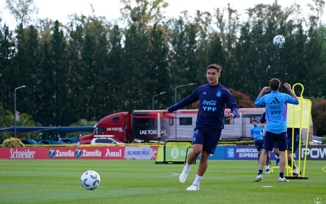 Selección Argentina: diecinueve futbolistas de la convocatoria pusieron en marcha los trabajos de cara al partido con Uruguay