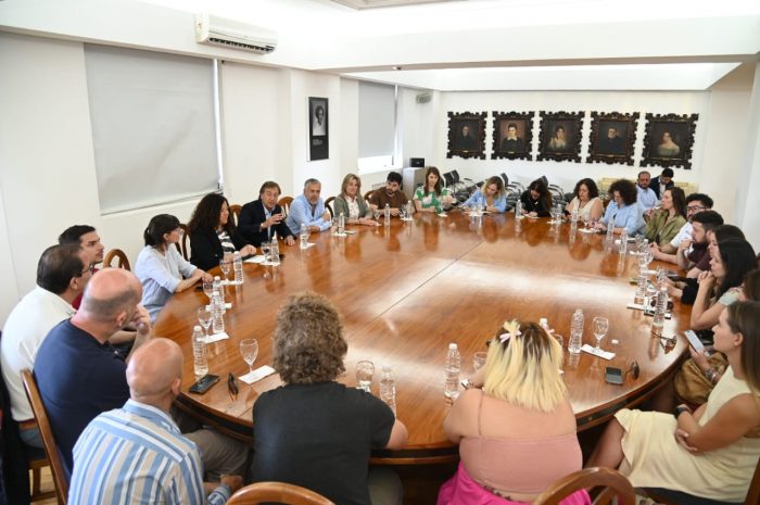 Suarez y Cornejo recibieron a periodistas internacionales que visitan Mendoza por la Guía Michelin