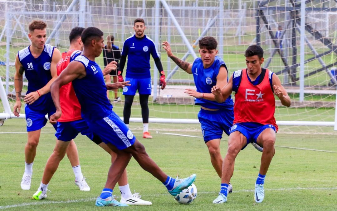 Con varias caras nuevas, Godoy Cruz se prepara para un año copero