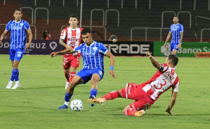 El Tomba visita a Racing en busca de seguir puntero