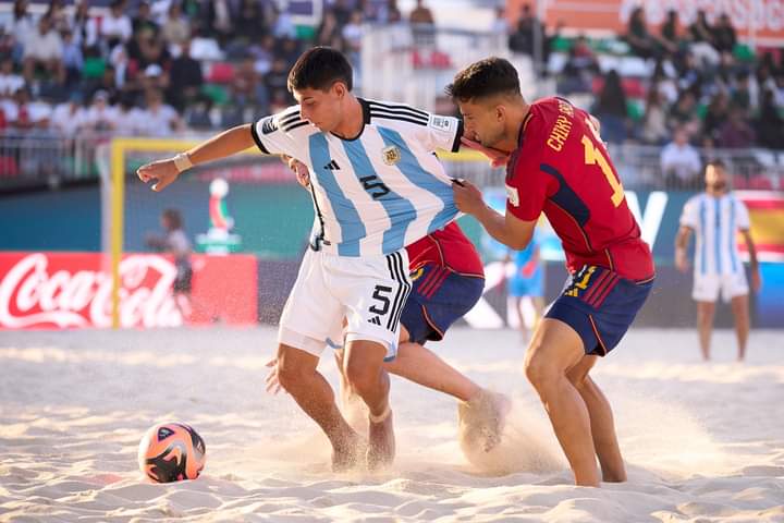 Argentina superó 5-4 a España y completó su Copa del Mundo con una victoria