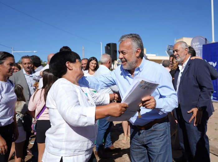 Con la presencia del Gobernador, entregaron 31 viviendas en San Carlos