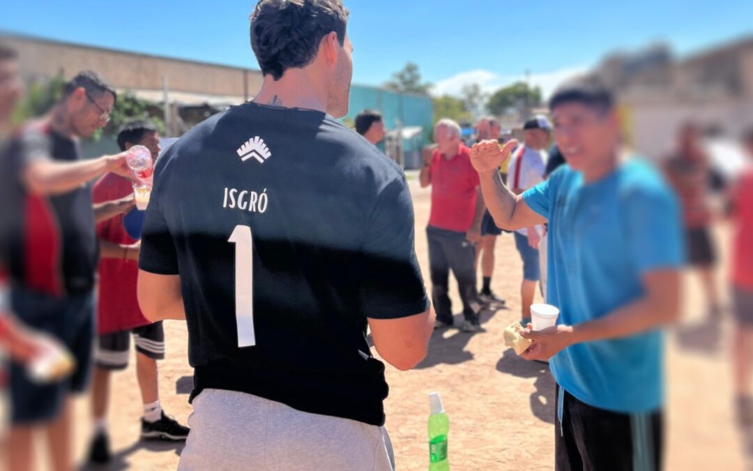 El Puma Rodrigo Isgró visitó al equipo de rugby de Boulogne Sur Mer