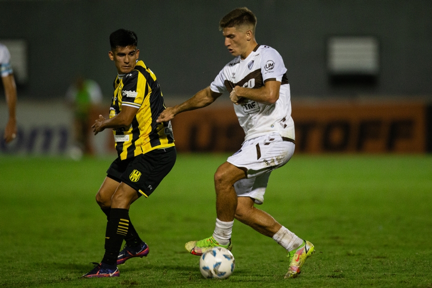 Platense fue superior a Olimpo y avanzó por penales