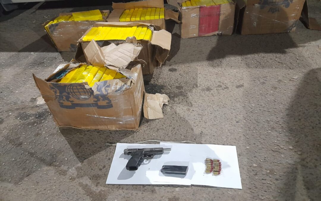 Simulaban llevar encomiendas en una camioneta de bomberos voluntarios, pero transportaban 314 kilos de cocaína