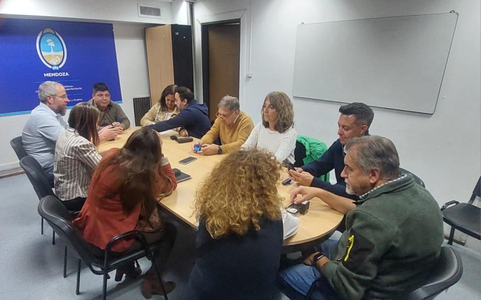 AMProS rechazó una nueva oferta salarial y se vuelven a reunir el martes