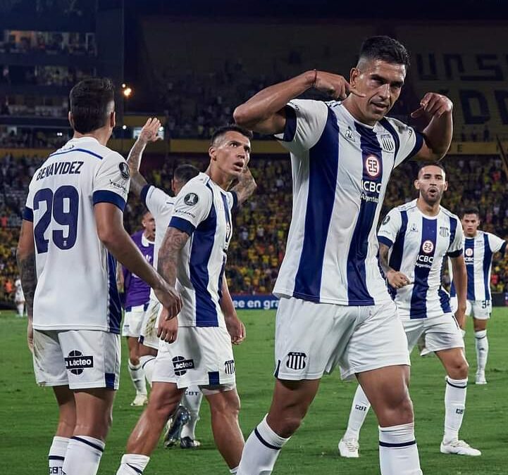 Talleres empató dos a dos ante Barcelona de Ecuador