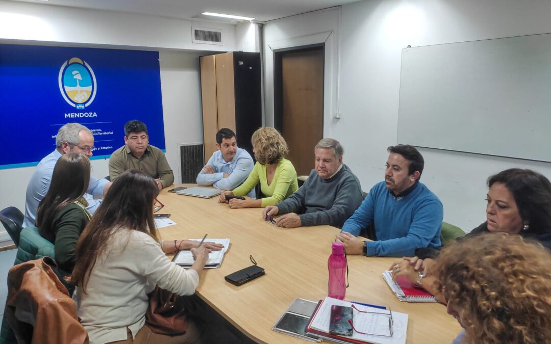 Paritarias 2024: Ampros bajará a las bases las propuestas salariales presentadas por el Gobierno