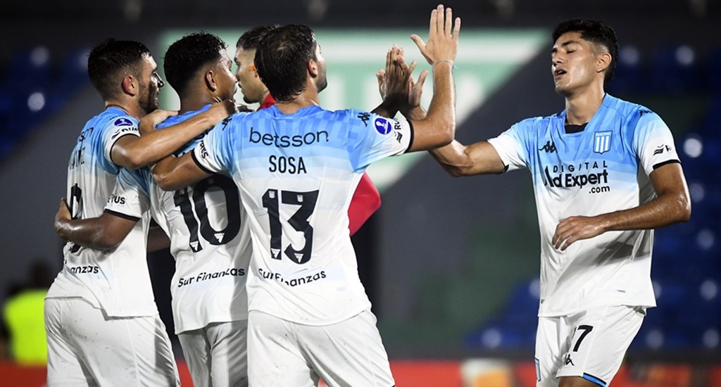 Racing y Defensa juegan esta noche de local por Copa Sudamericana