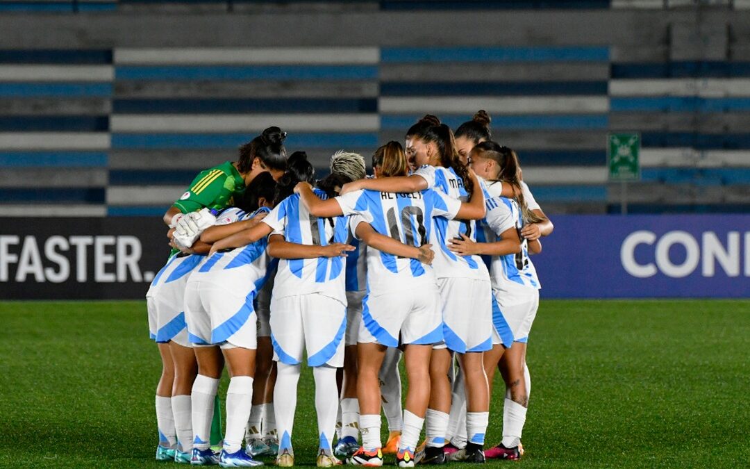 Argentina enfrenta a Colombia por la cuarta fecha de la Fase Final del Sudamericano en Ecuador