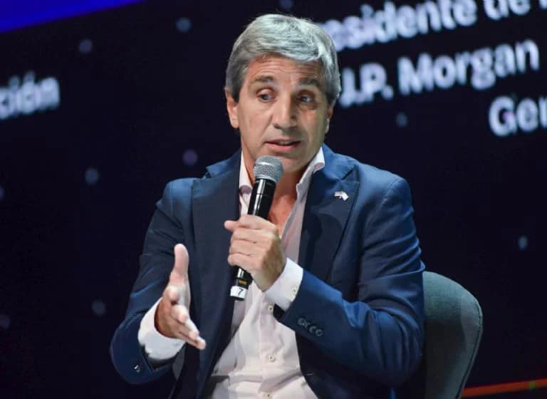Luis Caputo: “Mayo también va a dar superávit financiero”