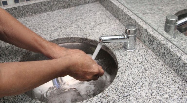 El lavado de manos ayuda a prevenir infecciones asociadas al cuidado de la salud